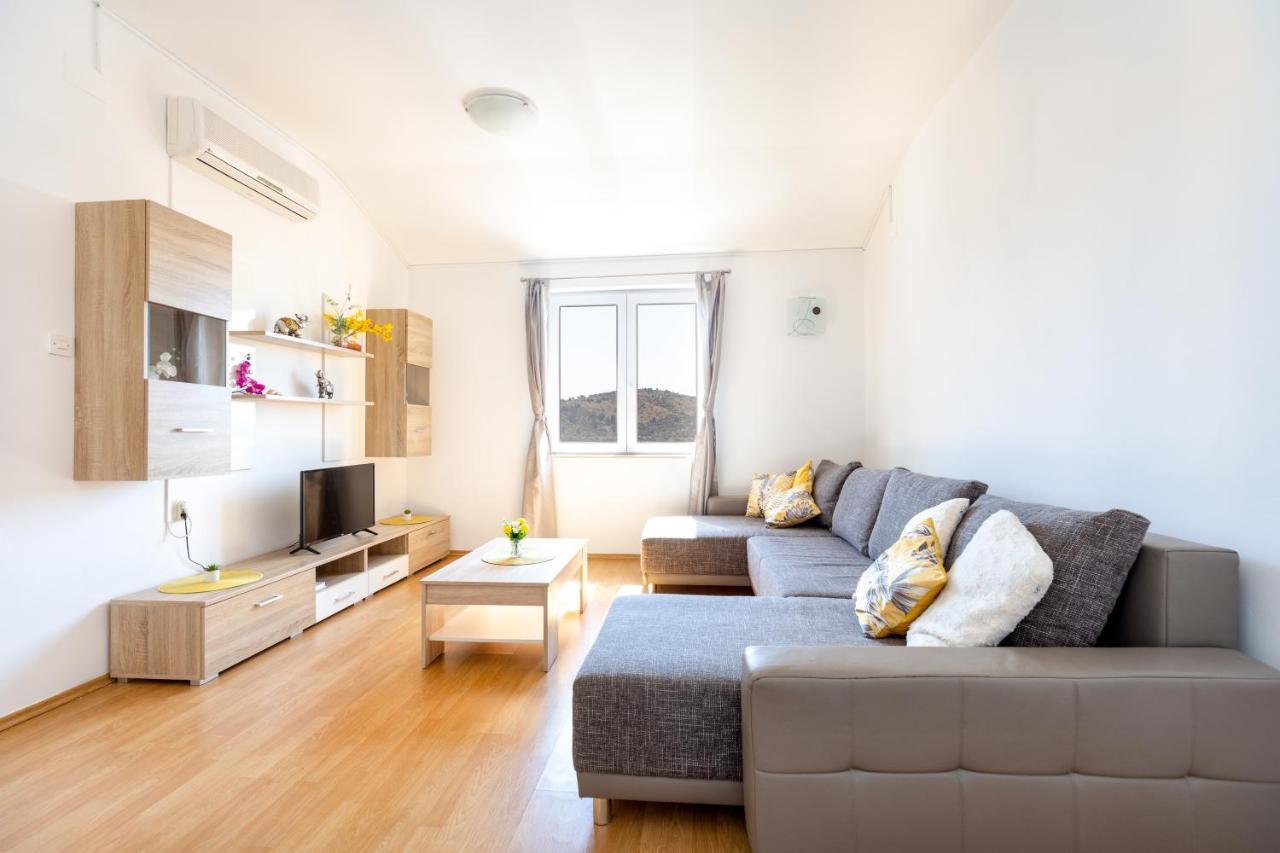 Apartments Villa Maja Rogoznica  Ngoại thất bức ảnh