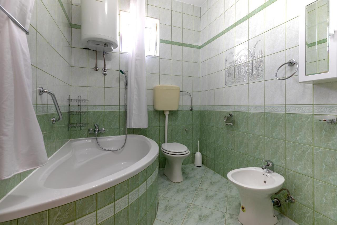Apartments Villa Maja Rogoznica  Ngoại thất bức ảnh