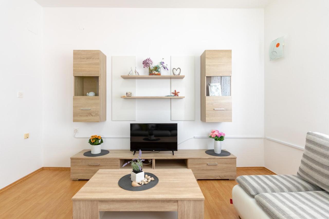 Apartments Villa Maja Rogoznica  Ngoại thất bức ảnh