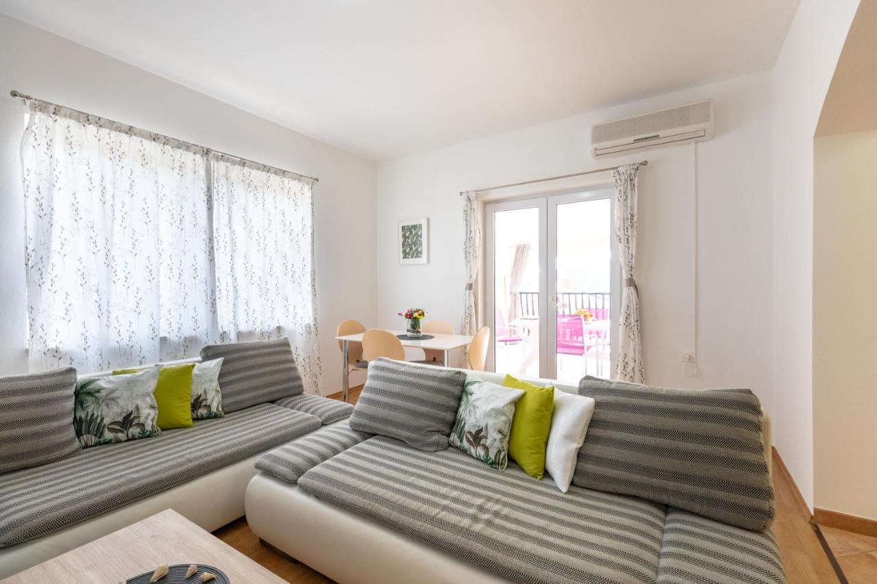 Apartments Villa Maja Rogoznica  Ngoại thất bức ảnh