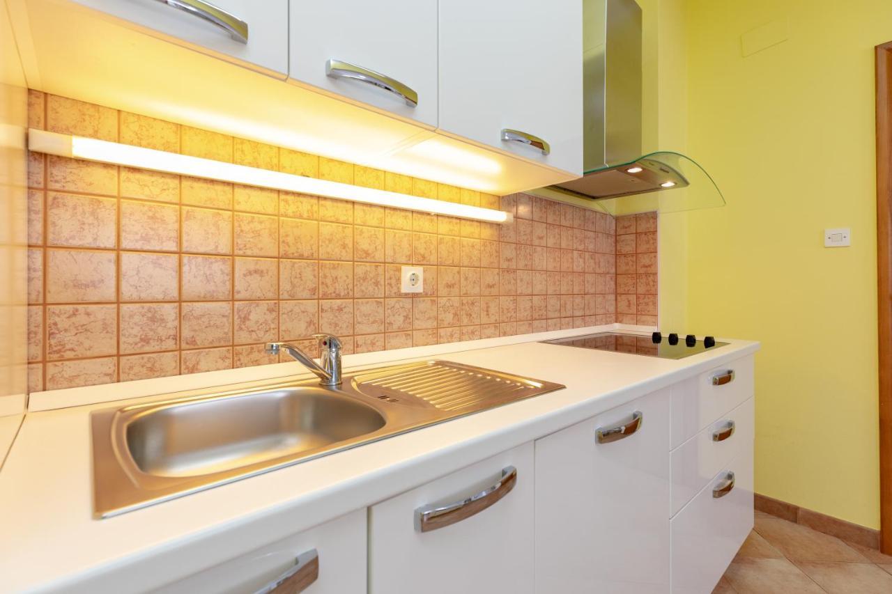 Apartments Villa Maja Rogoznica  Ngoại thất bức ảnh