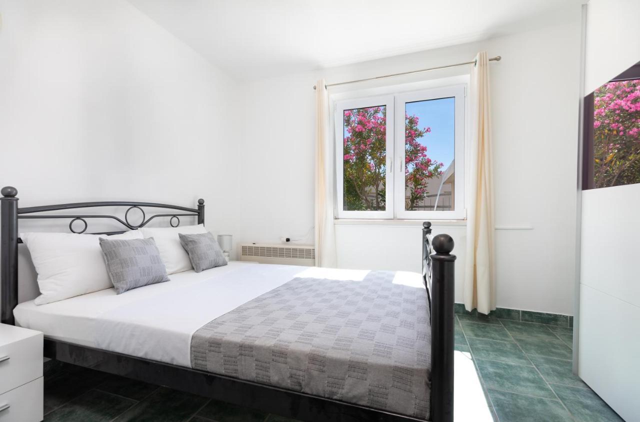 Apartments Villa Maja Rogoznica  Ngoại thất bức ảnh