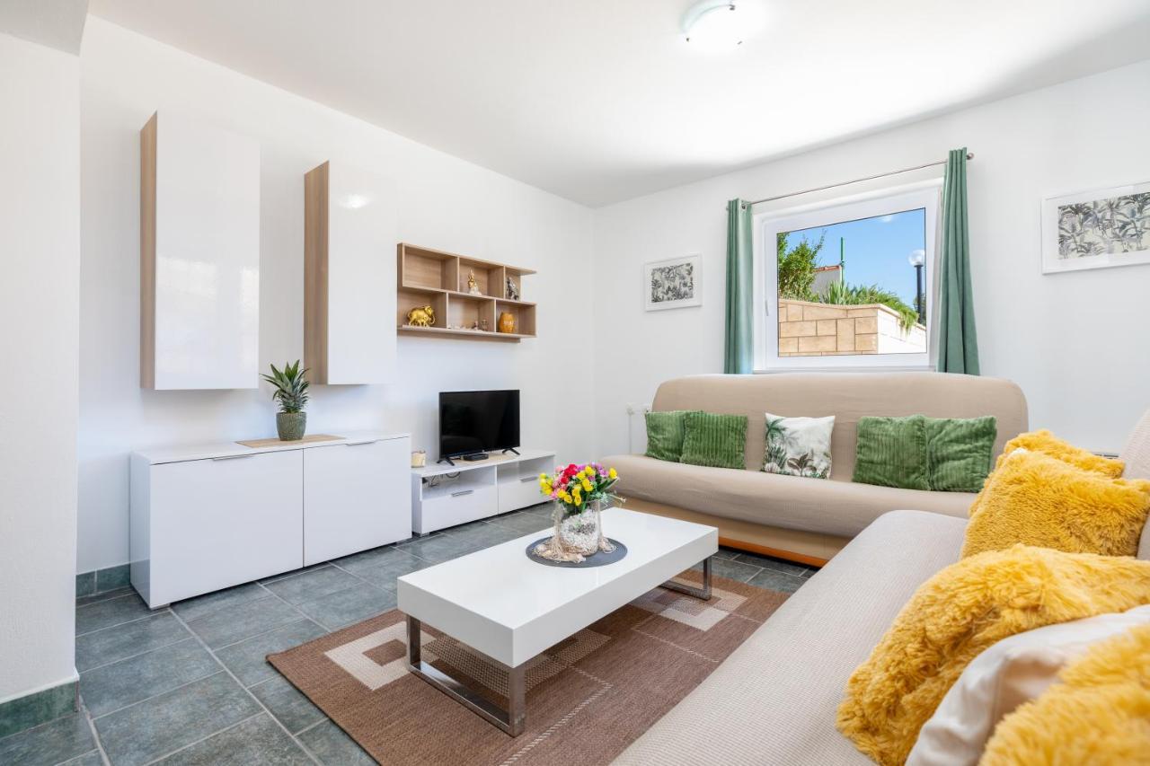 Apartments Villa Maja Rogoznica  Ngoại thất bức ảnh