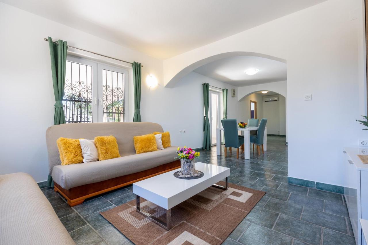 Apartments Villa Maja Rogoznica  Ngoại thất bức ảnh